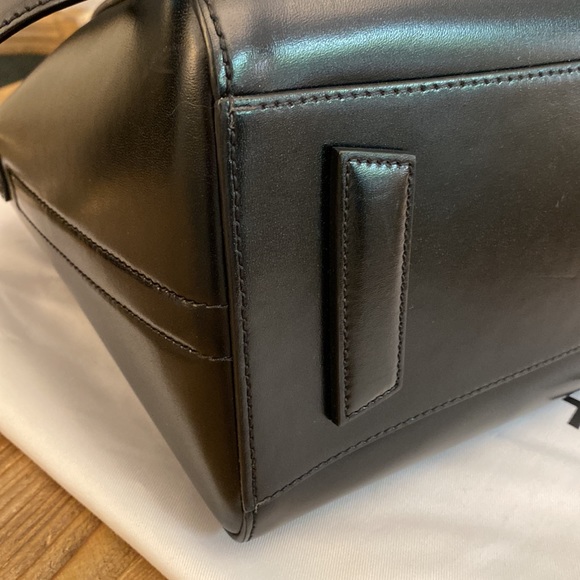 Small Givenchy Antigona bag in leather - Picture 4 of 16